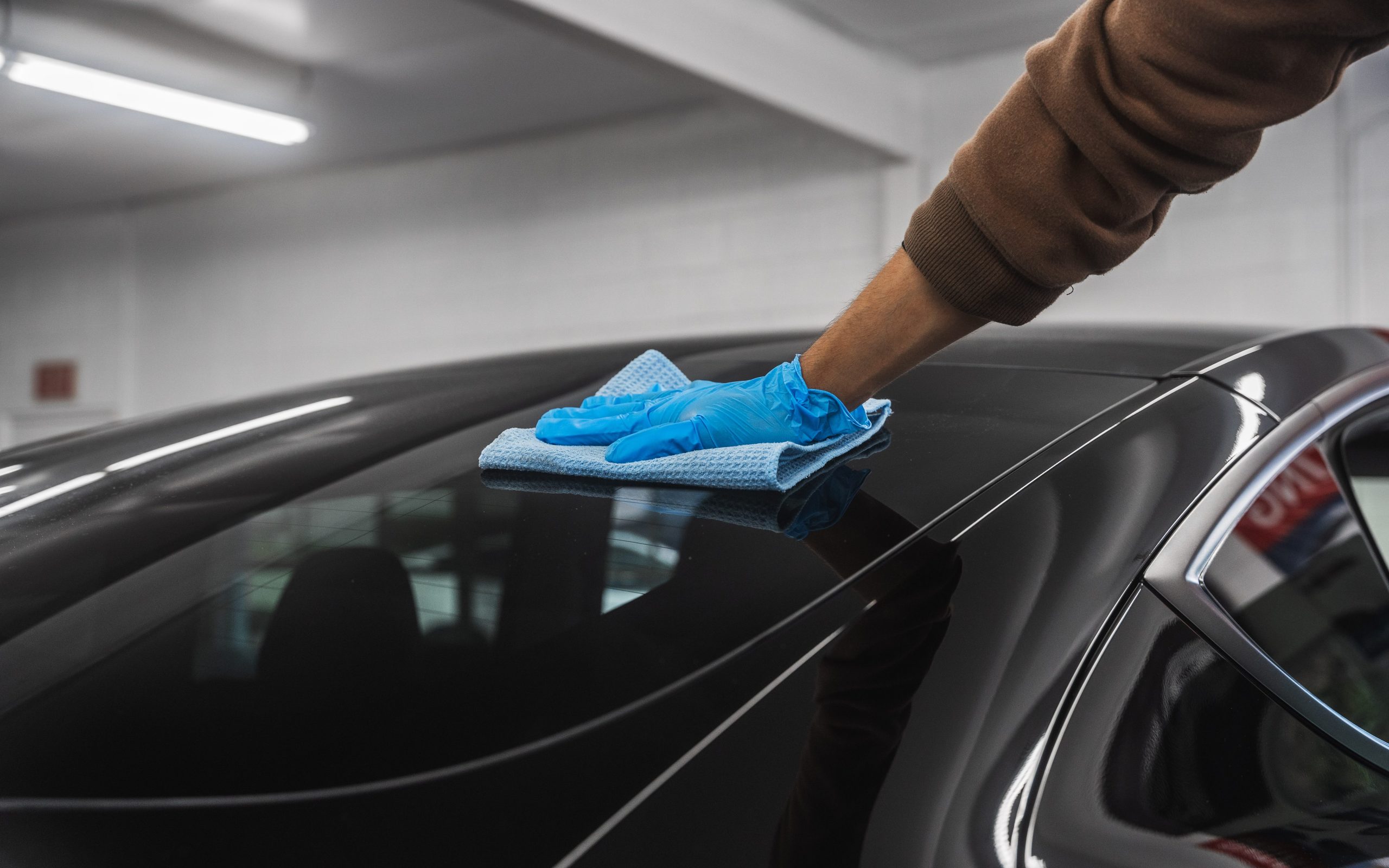 Removing Streaks From Windows With A Waffle Weave Towel. 